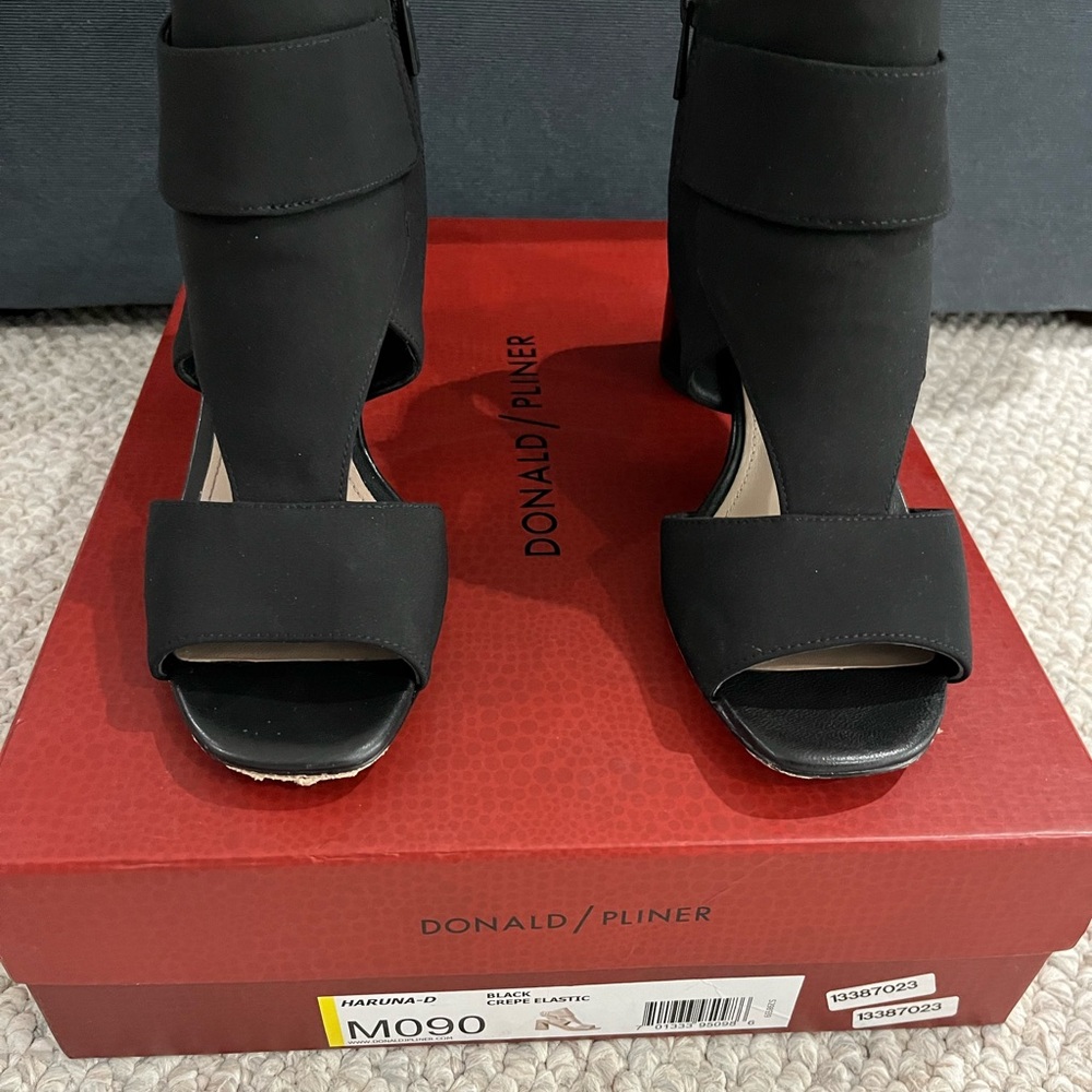 Donald Pliner Haruna black crepe heel. WORN 1X!!!! Size 9